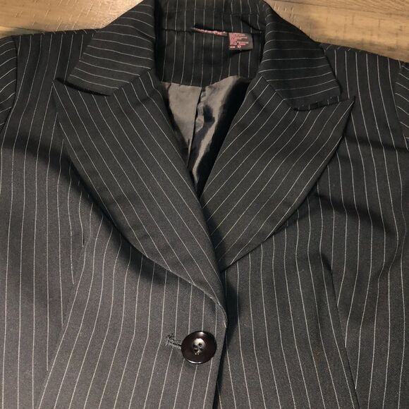Shape FX’s Peplum Pinstripes Darted Crop Blazer Timeless Wide Lapel. Fully Lined - Picture 12 of 17